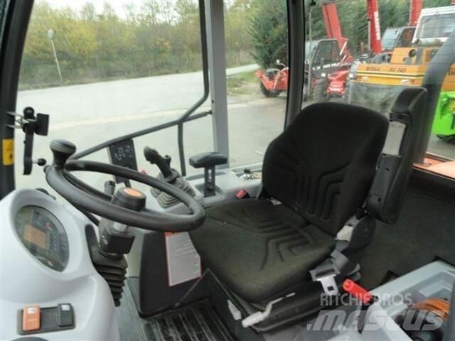 Hitachi ZW65 Фронтальные погрузчики