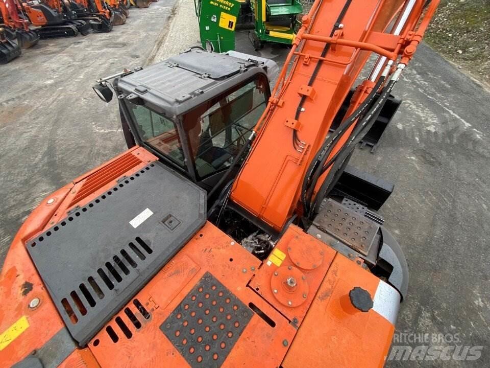 Hitachi ZX225 USBLC Гусеничные экскаваторы