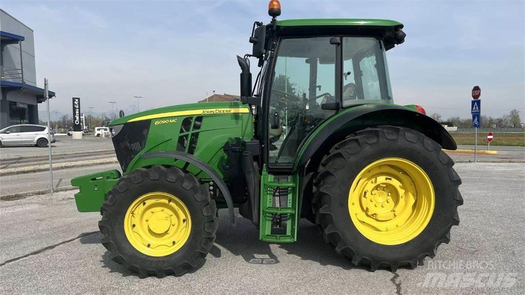 John Deere 6090MC 4X4 Снежные отвалы и плуги