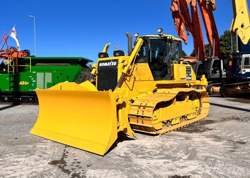Komatsu D65 Гусеничные бульдозеры