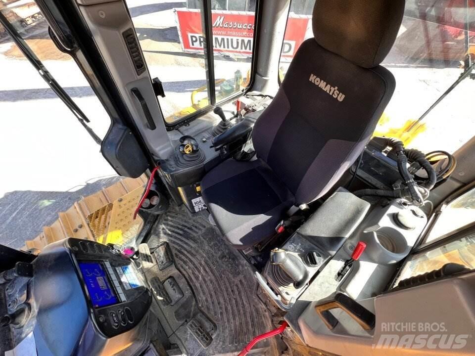 Komatsu D65 Гусеничные бульдозеры