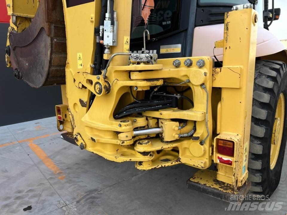 Komatsu WB93S-5E0 Экскаваторы-погрузчики