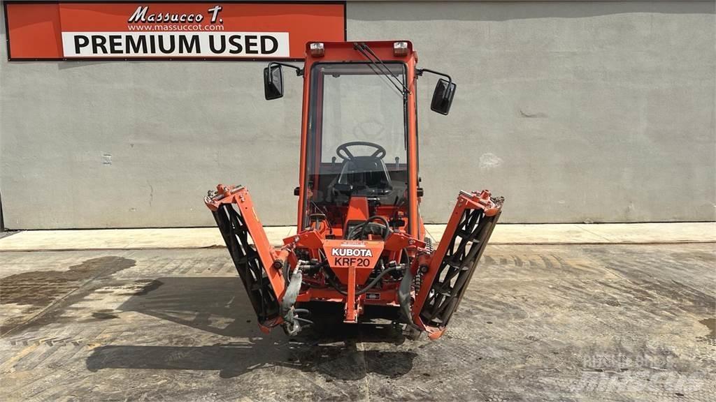 Kubota F2400 4X4 Снежные отвалы и плуги