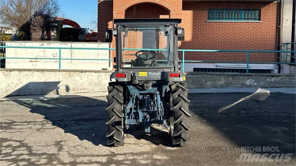 Kubota KT24 4X4 Снежные отвалы и плуги