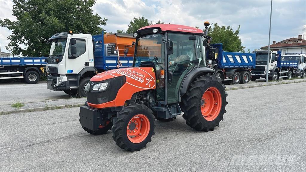 Kubota M8540N 4X4 Снежные отвалы и плуги