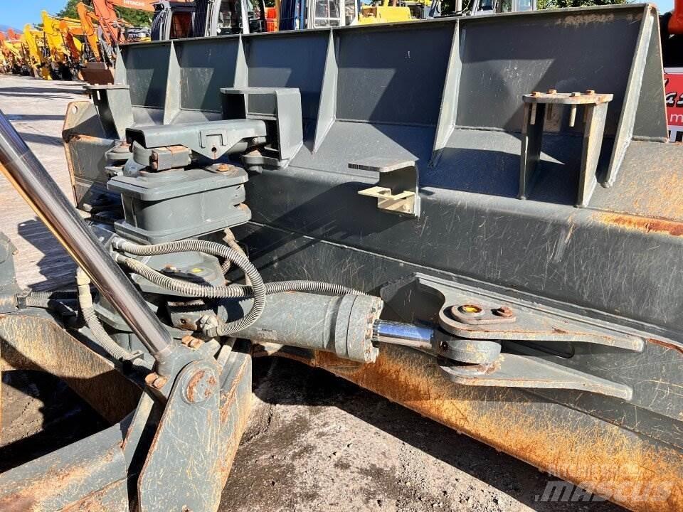 Liebherr 736 Гусеничные бульдозеры