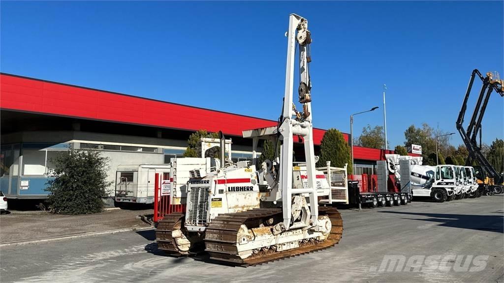 Liebherr RL 22 B Трубопроводное оборудование