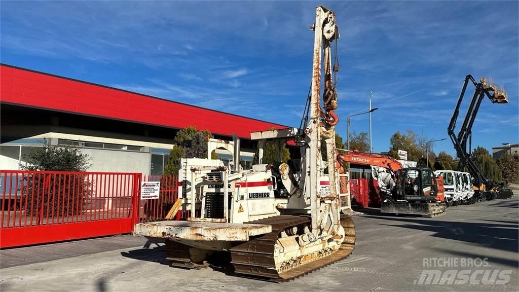 Liebherr RL 22 B Трубопроводное оборудование