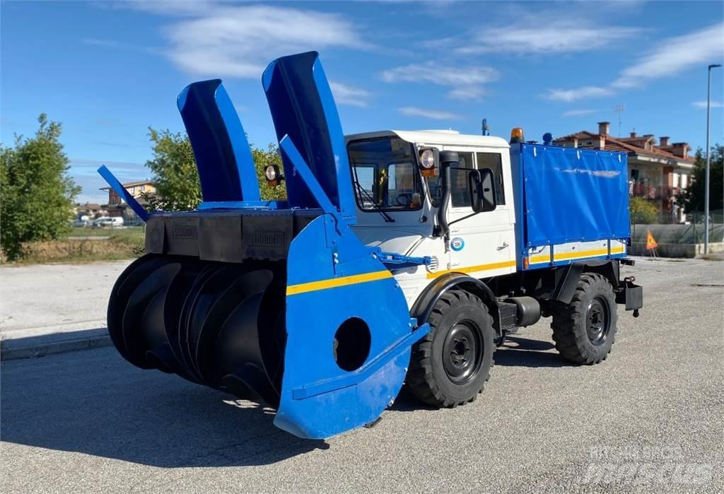 Mercedes-Benz UNIMOG Снежные отвалы и плуги