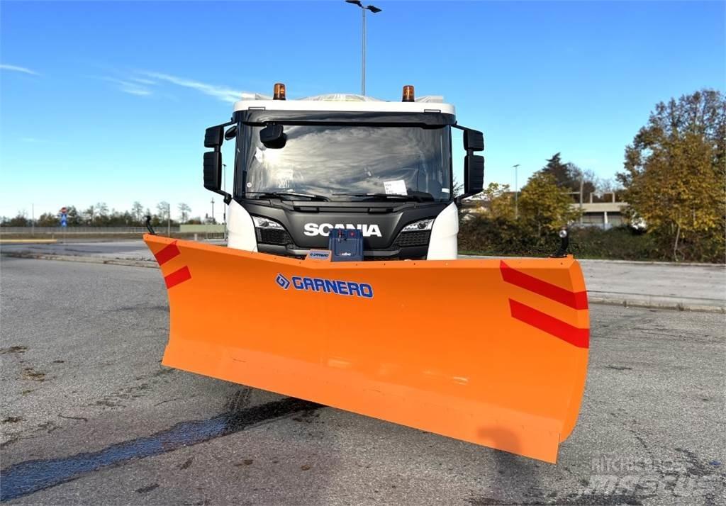 Scania P500 XT 8X4 Снежные отвалы и плуги