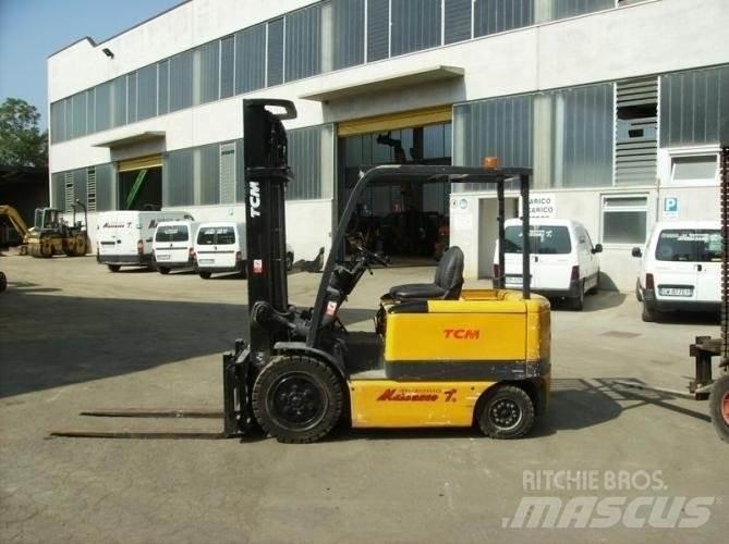 TCM VM400 FB30 Электропогрузчики