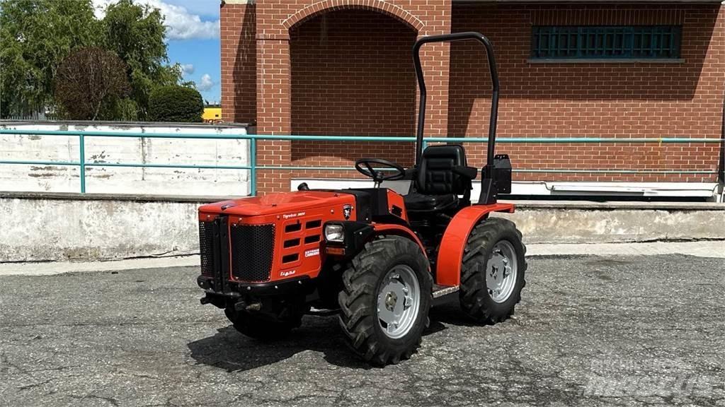  Tigretrac 3800 4x4 Снежные отвалы и плуги
