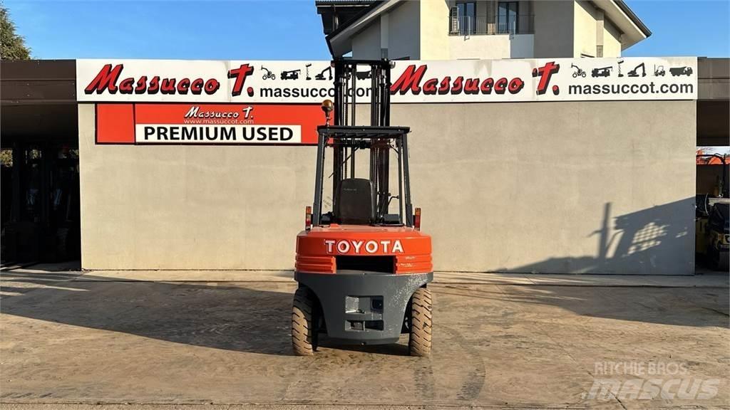 Toyota 02-5FD40 Дизельные погрузчики