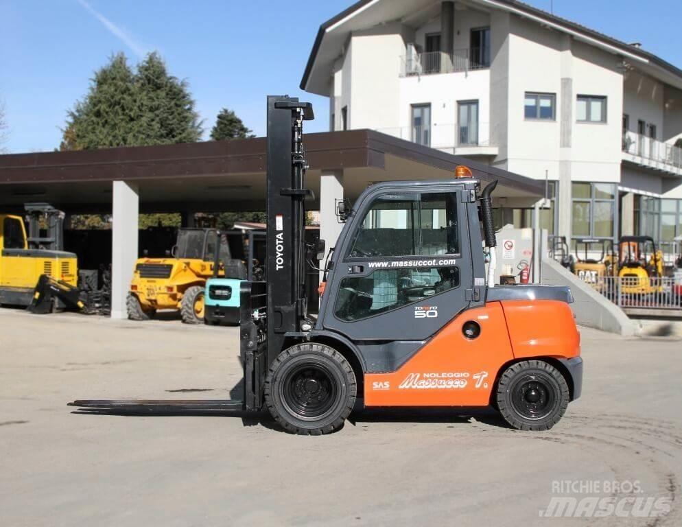 Toyota 40-8FD45N Дизельные погрузчики