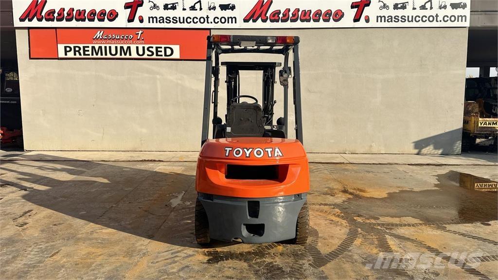 Toyota 62—7FDF25 Дизельные погрузчики