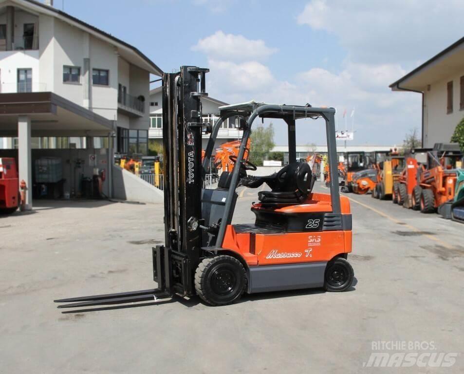 Toyota 7FBMF25 Электропогрузчики