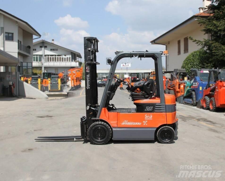 Toyota 7FBMF25 Электропогрузчики