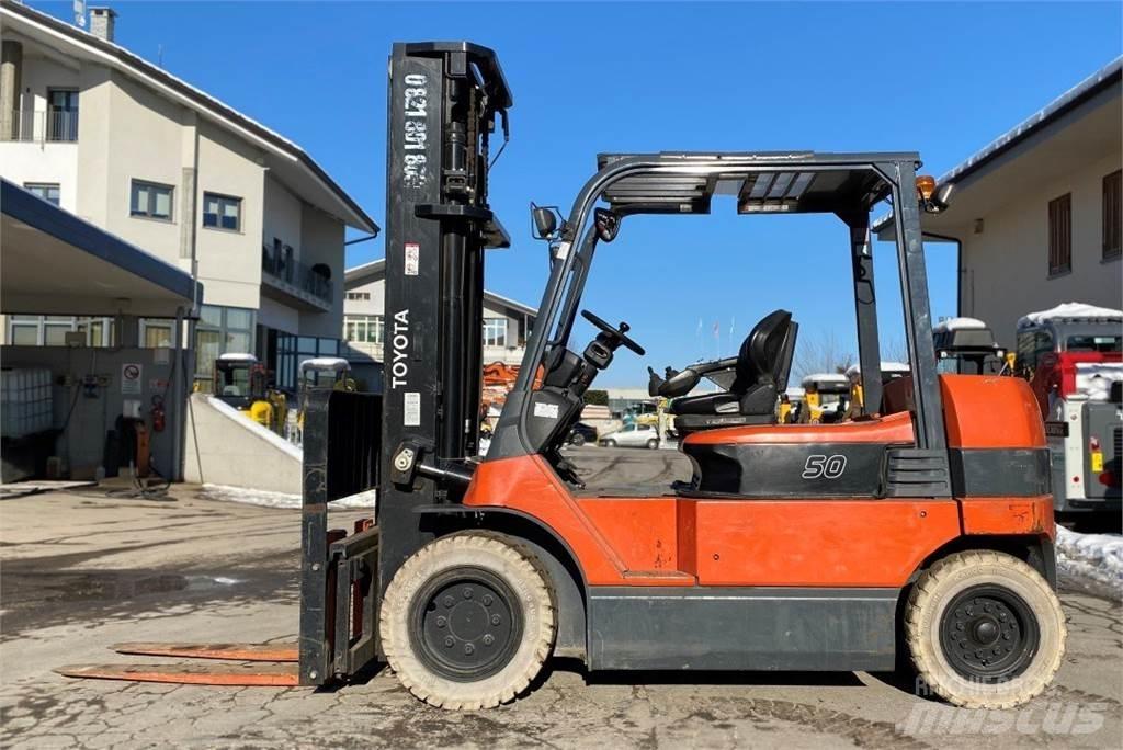 Toyota 7FBMF50 Электропогрузчики