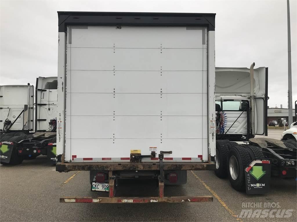 Freightliner M2 Грузовики-Фургоны