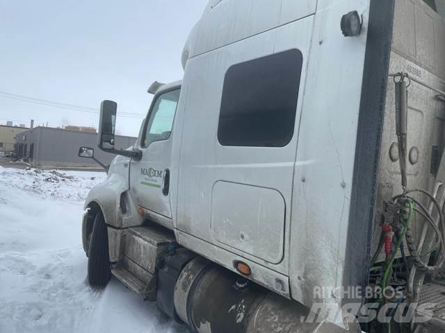 International LT Седельные тягачи