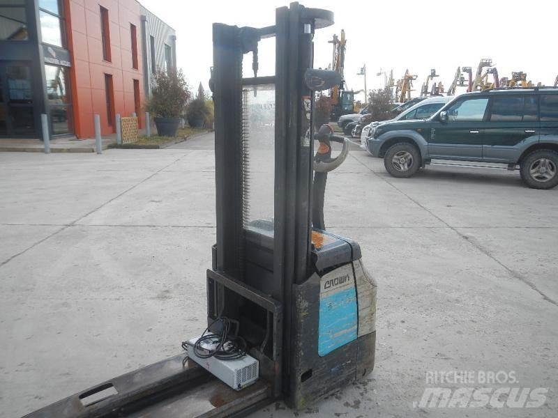 Crown ES 4000 Ручные электрические тележки