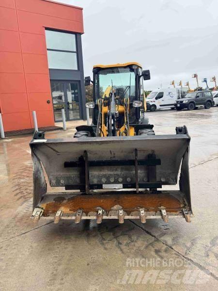 JCB 406 Фронтальные погрузчики