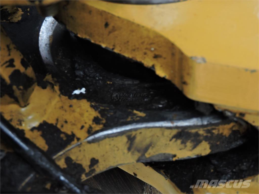 CAT 907H Фронтальные погрузчики