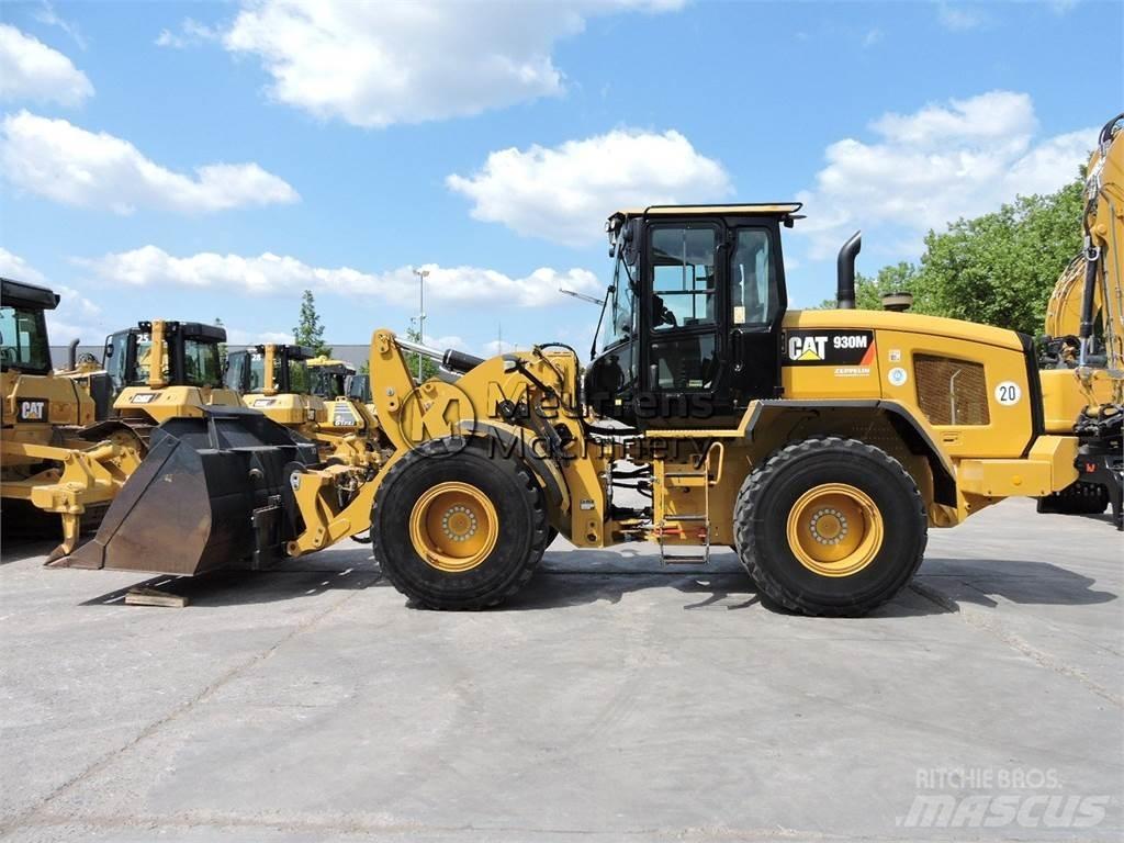 CAT 930M Фронтальные погрузчики