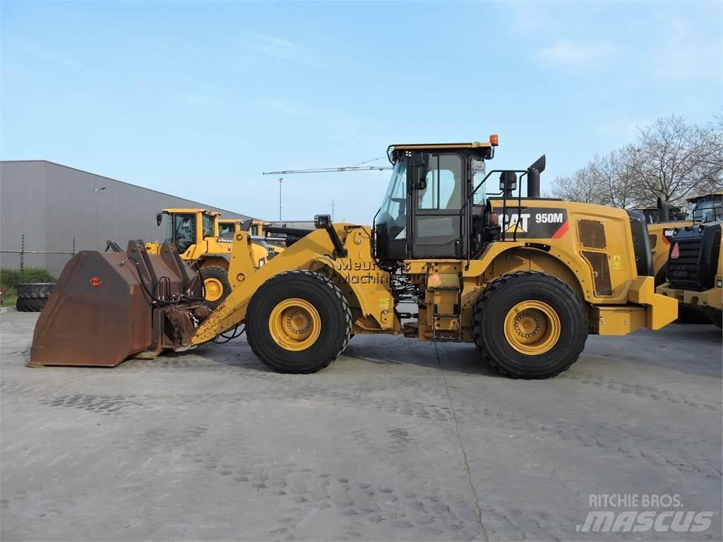 CAT 950M Фронтальные погрузчики