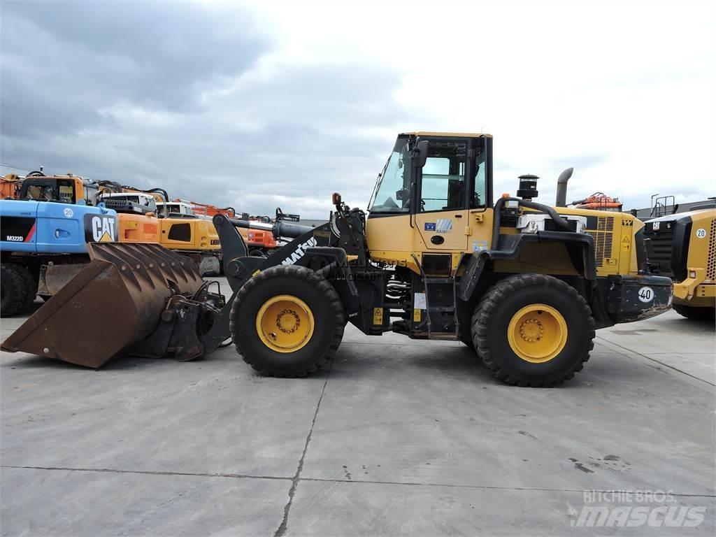 Komatsu WA320 Фронтальные погрузчики