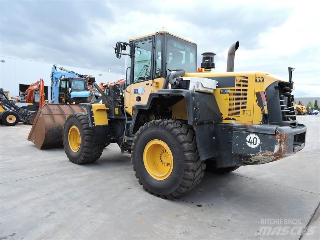 Komatsu WA320 Фронтальные погрузчики