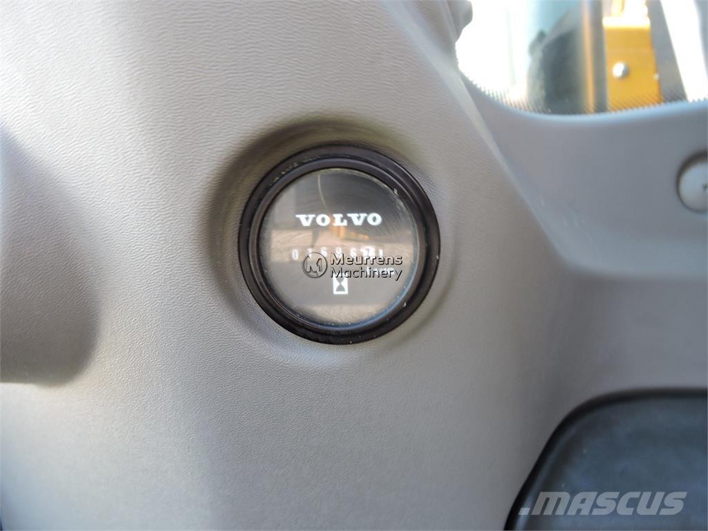 Volvo ECR235EL Гусеничные экскаваторы