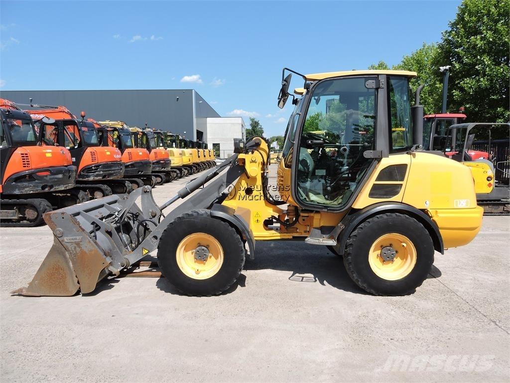 Volvo L25F + FORK Фронтальные погрузчики