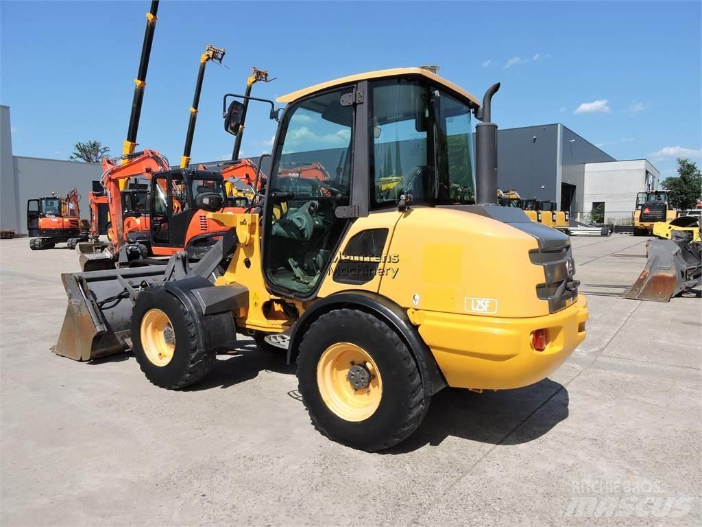 Volvo L25F + FORK Фронтальные погрузчики