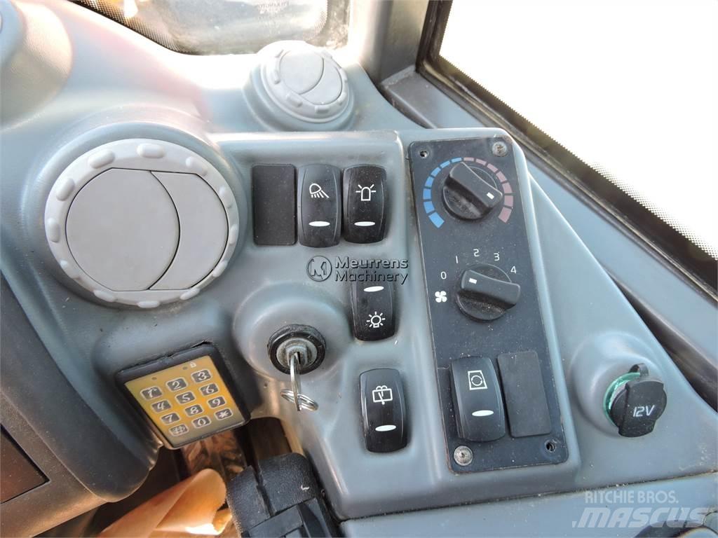 Volvo L25F + FORK Фронтальные погрузчики