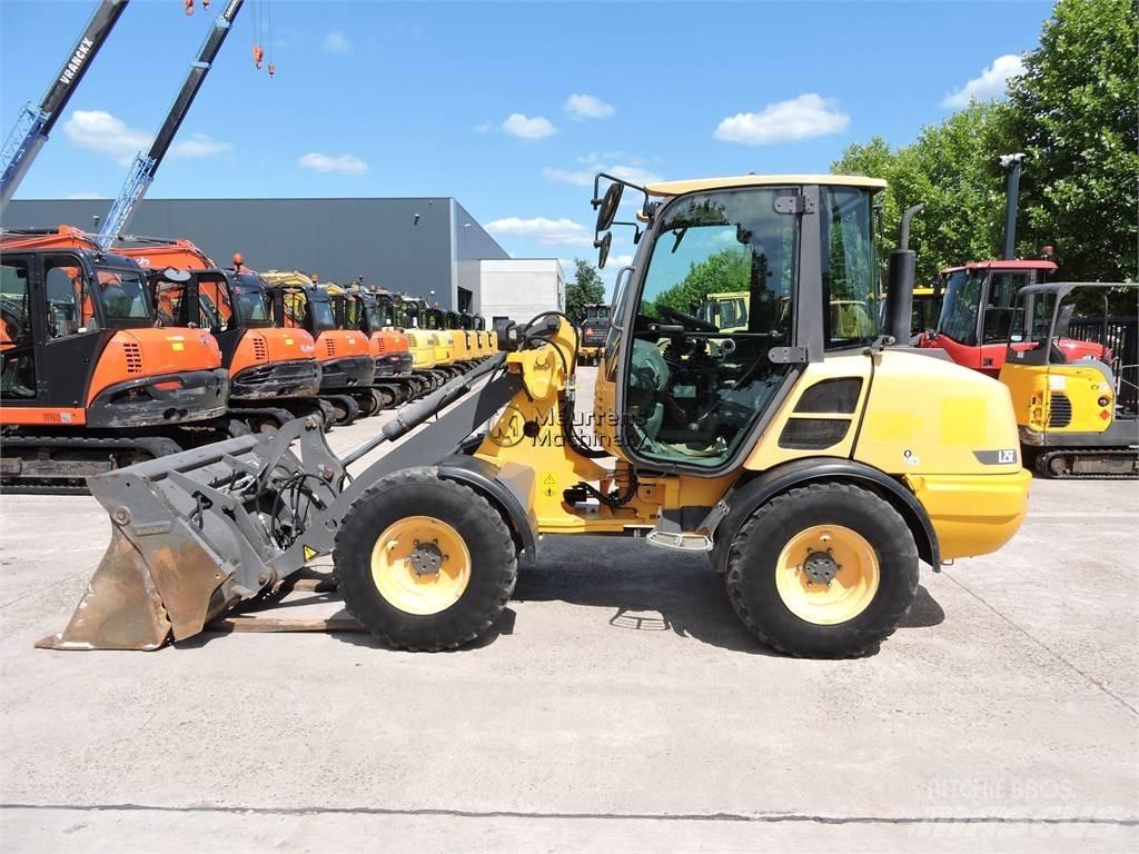 Volvo L25F + FORK Фронтальные погрузчики
