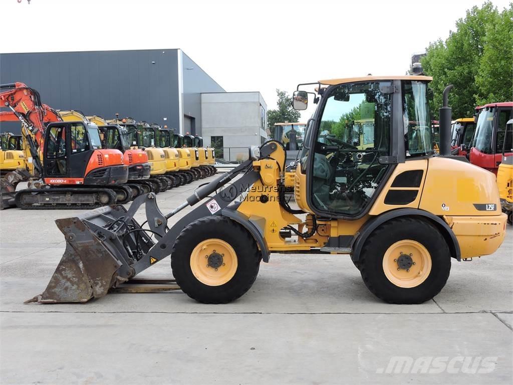 Volvo L25F + FORK Фронтальные погрузчики