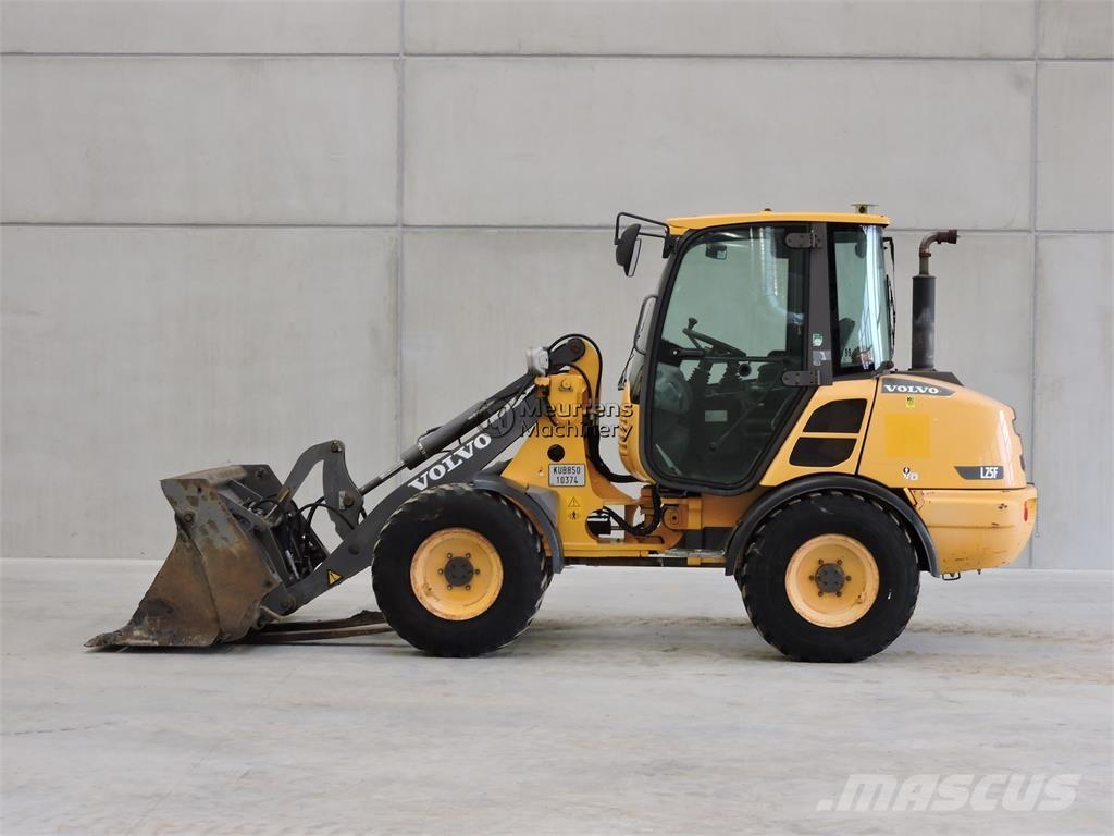 Volvo L25F + FORK Фронтальные погрузчики
