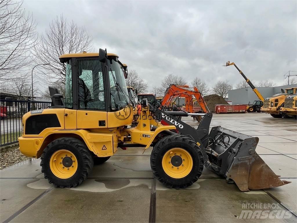 Volvo L30G Фронтальные погрузчики