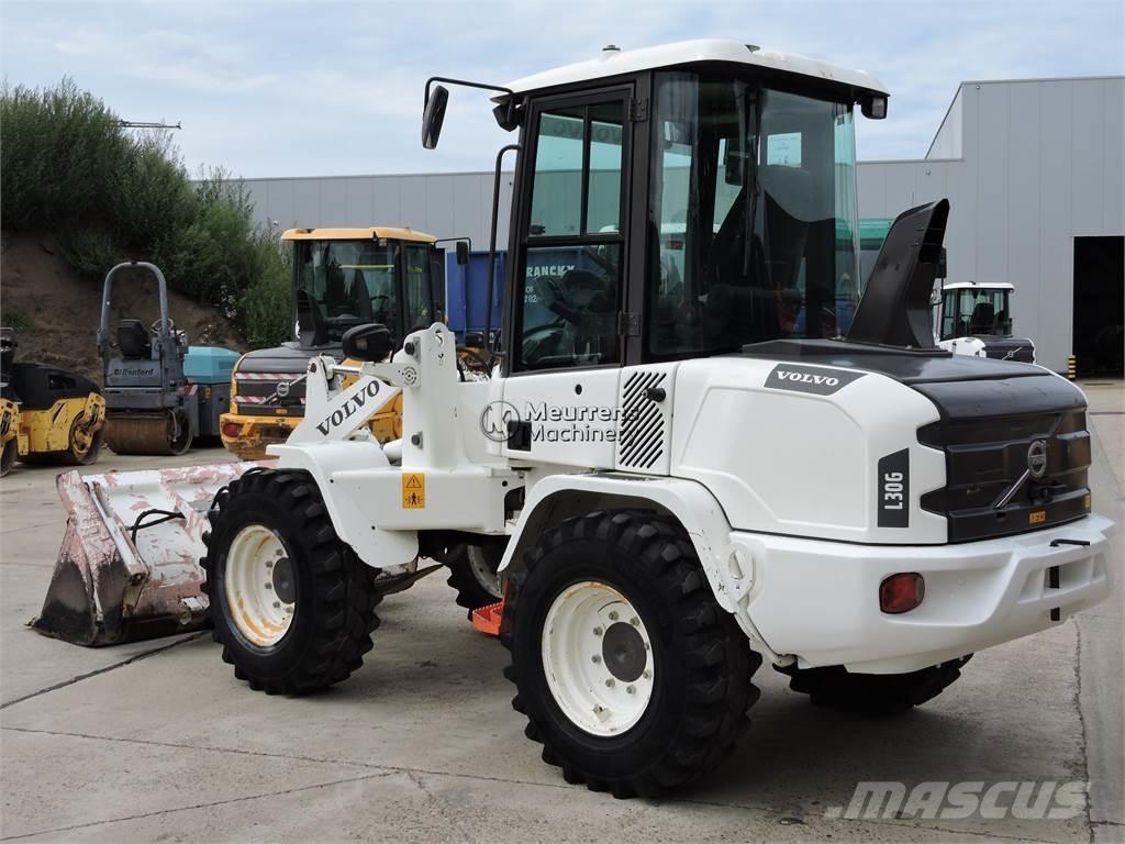 Volvo L30G + FORK Фронтальные погрузчики