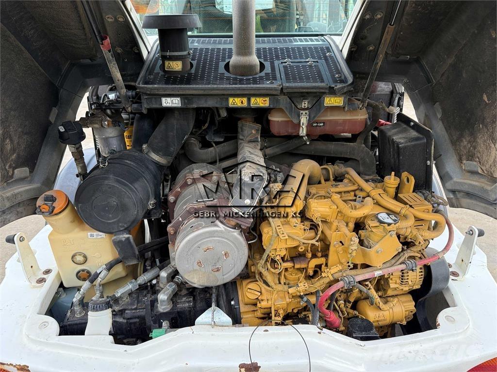 CAT 908M Фронтальные погрузчики
