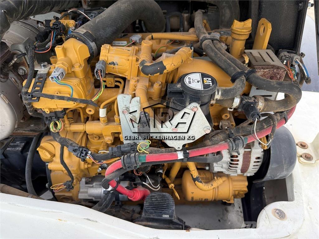 CAT 908M Фронтальные погрузчики