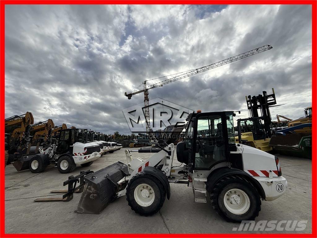 CAT 908M Фронтальные погрузчики