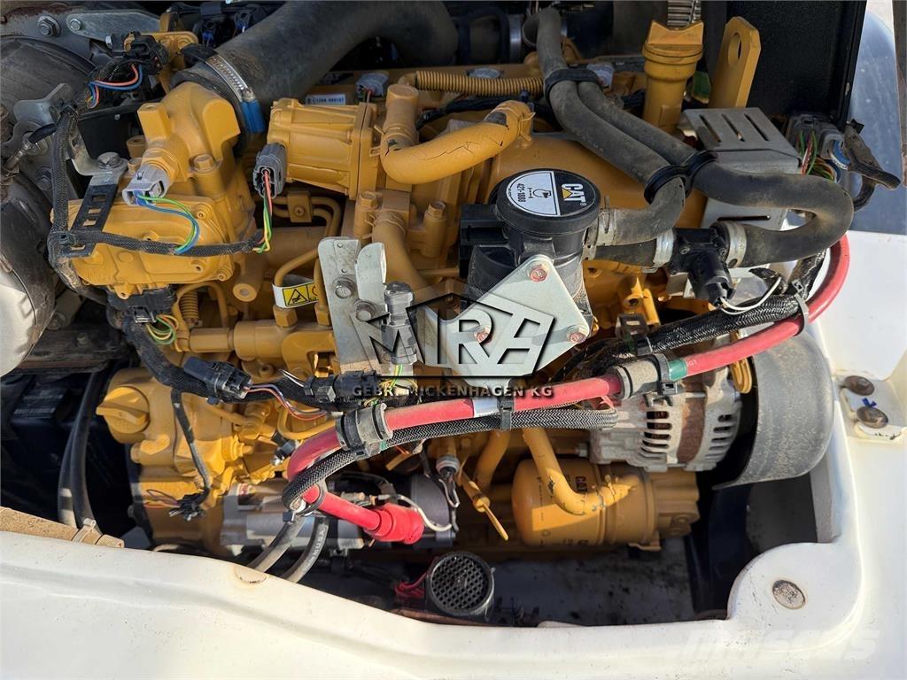 CAT 908M Фронтальные погрузчики