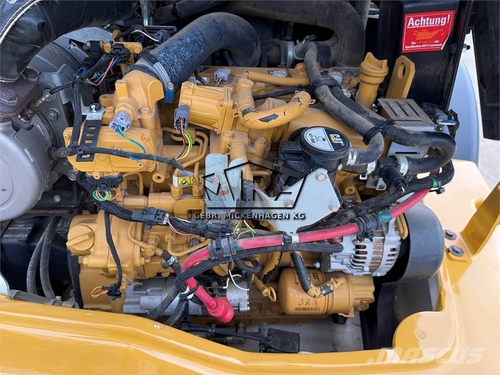 CAT 908M Фронтальные погрузчики