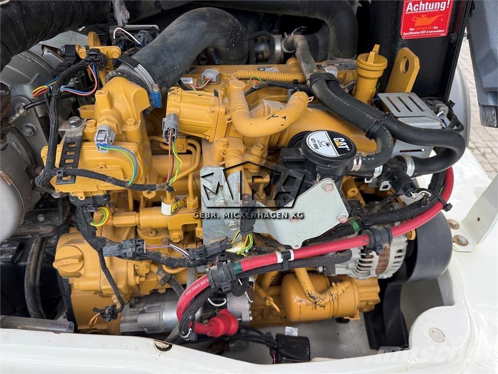 CAT 908M Фронтальные погрузчики