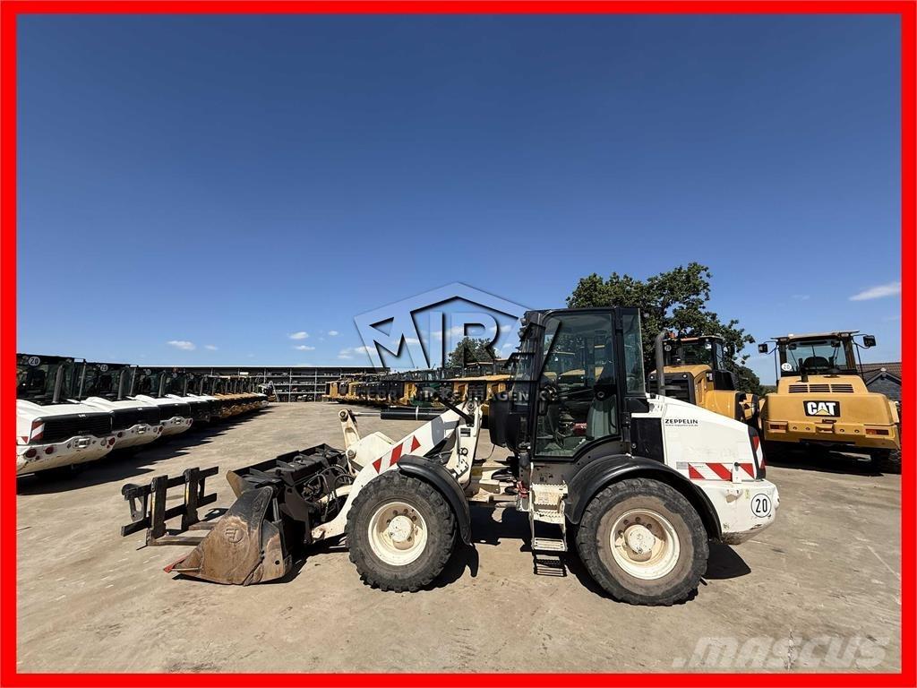 CAT 908M Фронтальные погрузчики