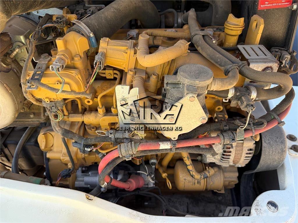 CAT 908M Фронтальные погрузчики