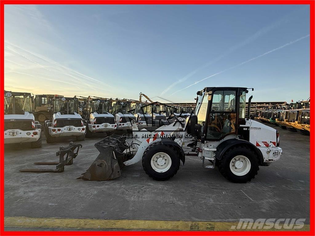 CAT 908M Фронтальные погрузчики