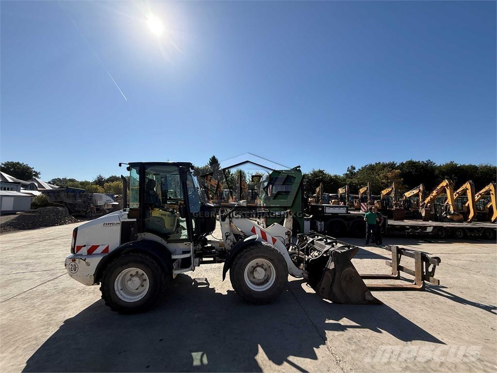 CAT 908M Фронтальные погрузчики